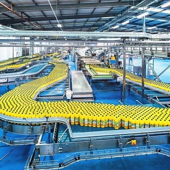 Volautomatische machine voor het maken van koolzuurhoudende dranken