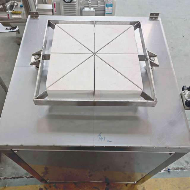 Tagliatrice automatica del formaggio a pistone pneumatico